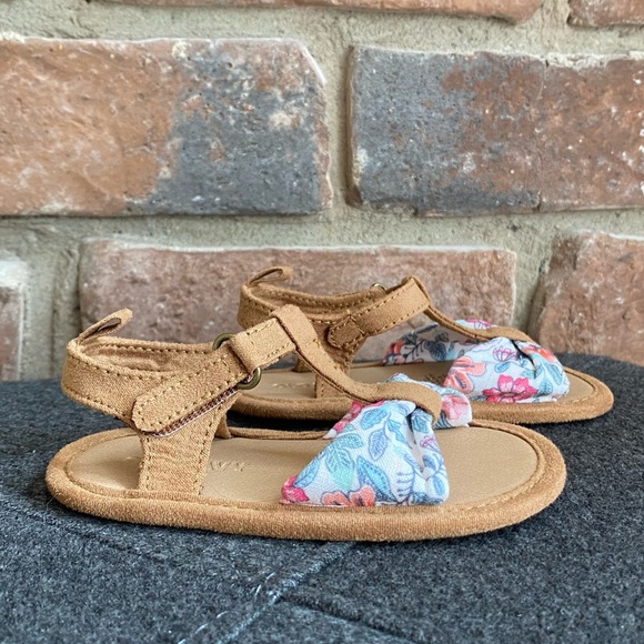 12-18M Like New! Old Navy Sandals - Floral with Brown Straps - Picture 6 of 7